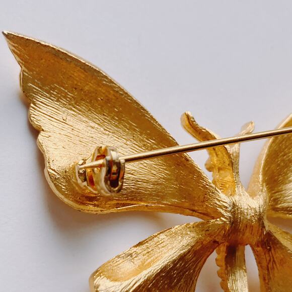 VTG Signed BSK Brooch 1960s Butterfly Textured Gold Tone Pin Mid Century - Picture 10 of 10